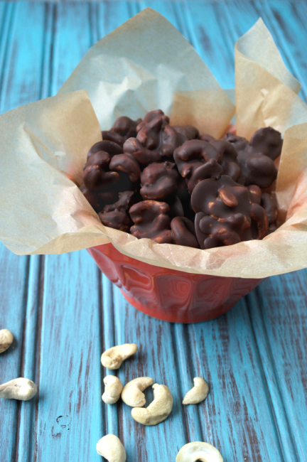 Chocolate Cashew Clusters | Plaid and Paleo